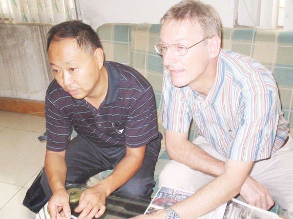 Bernd Fuglsang and Professor Zhou